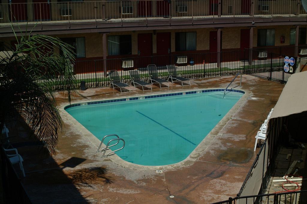 Best Economy Inn & Suites Bakersfield Exterior photo