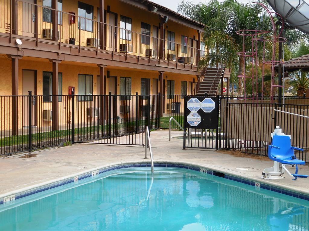 Best Economy Inn & Suites Bakersfield Exterior photo