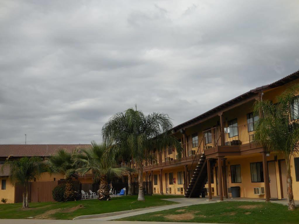 Best Economy Inn & Suites Bakersfield Exterior photo