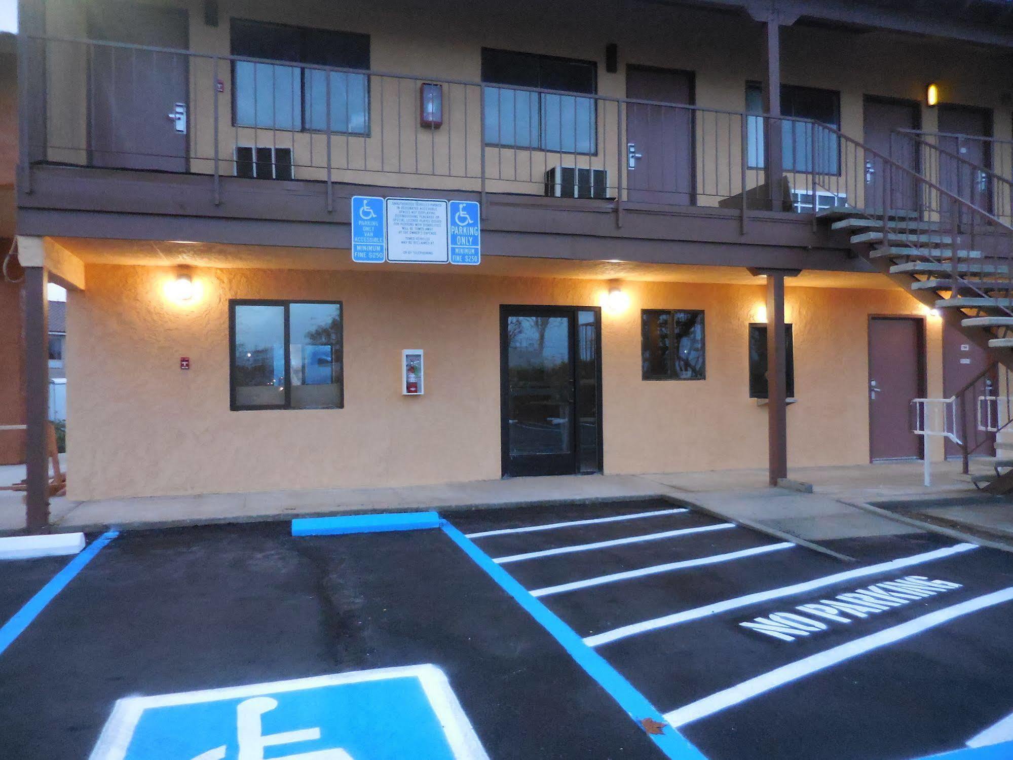 Best Economy Inn & Suites Bakersfield Exterior photo